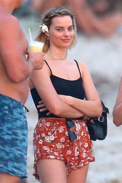 margot robie bikini|Margot Robbie strips down to her bikini for wild 4th of July ...